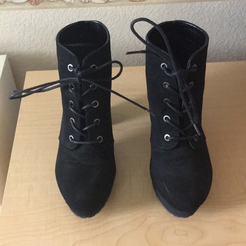 Bamboo Lace Up Booties